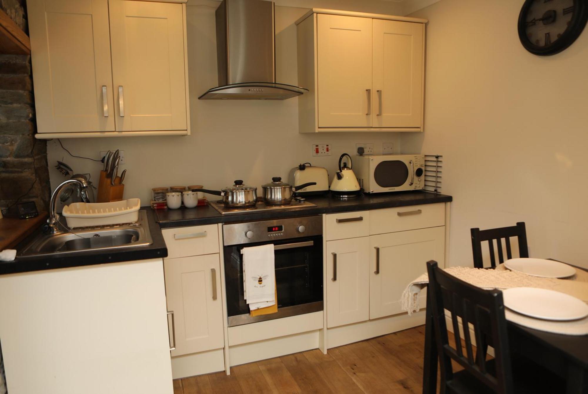 The Cosy Cottage Retreat! Perfect For Contractors, Relocators, Getaway ラントリサント エクステリア 写真